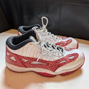 Air Jordan 11 Retro IE Low Gym Red White Black (919712-101) in VGUC